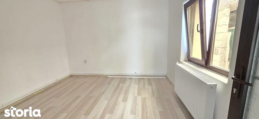 Casă cu 5 camere cu Teren 220 Mp în CET