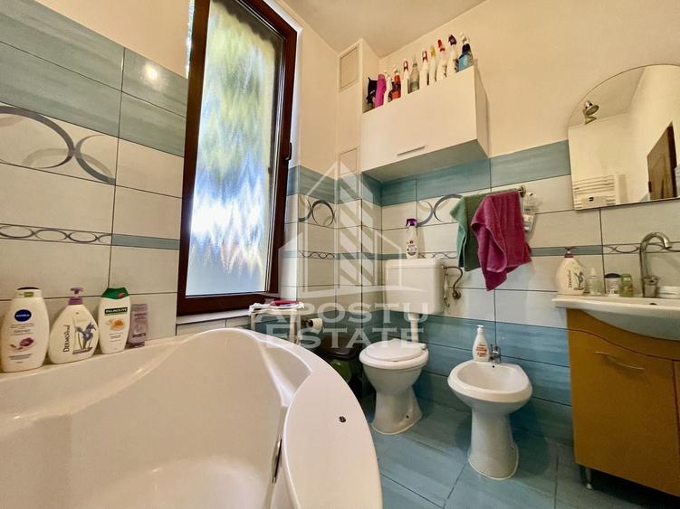 Casă individuală cu 5 camere cu Canalizare în Ronaț