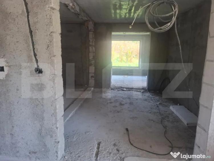 Casă cu 7 camere cu Teren 1832 Mp în Glod