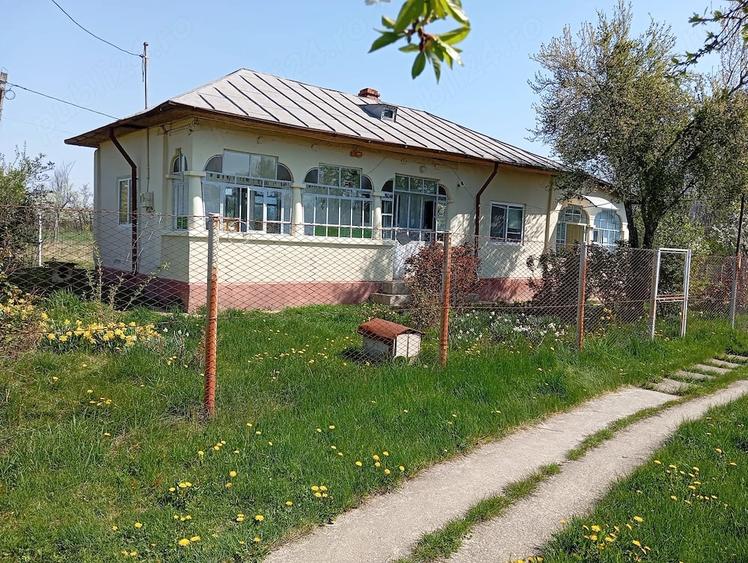 Casă cu 3 camere cu Teren 1848 Mp în Cocu