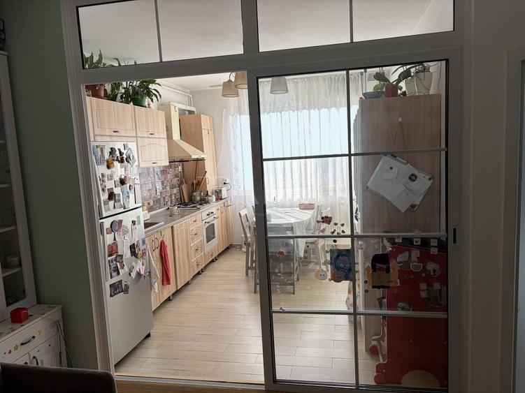 Apartament cu 2 camere semidecomandat, mobilat în Florești — fotografia 3