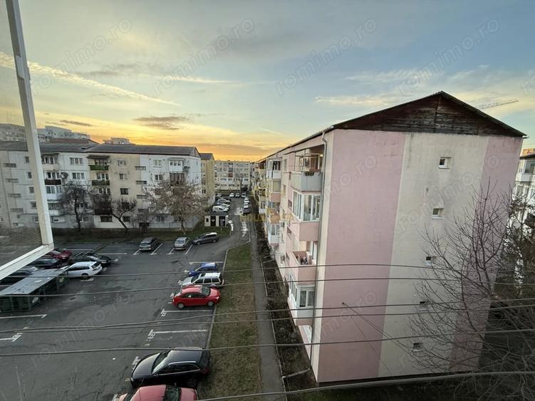 Apartament cu 2 camere decomandat în Micro 16