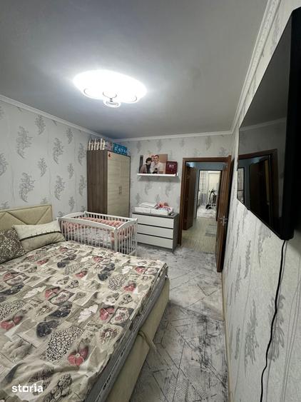 Apartament cu 3 camere în Romană