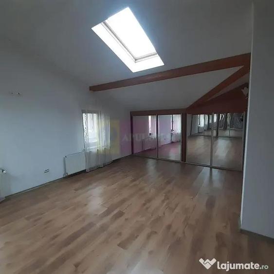 Casă cu 7 camere cu Teren 280 Mp în Antiaeriană