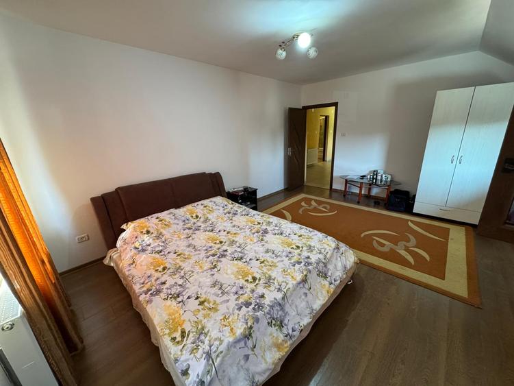 Apartament cu 3 camere decomandat în Ghiroda