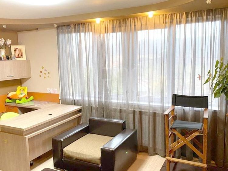 Casă individuală cu 8 camere cu Canalizare în Spitalul Județean
