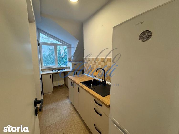 Apartament cu 4 camere semidecomandat, mobilat în Central