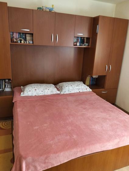 Apartament cu 3 camere semidecomandat în Dâmbovița