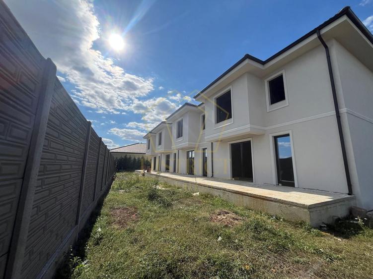 Casă individuală cu 3 camere cu Canalizare în Giroc