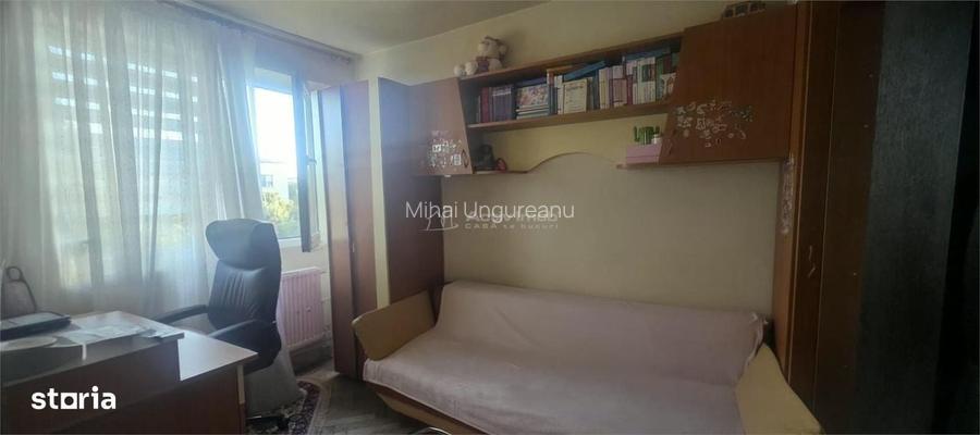 Apartament 3 camere de vanzare Aleea Trandafirilor
