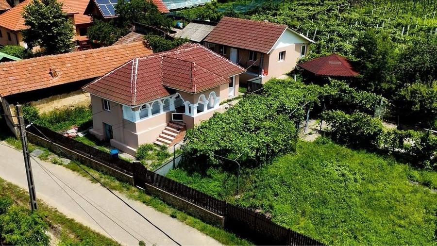 Casă cu 4 camere în Lupoaia