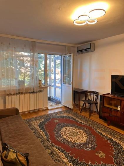 Apartament cu 3 camere semidecomandat în Tomis Nord