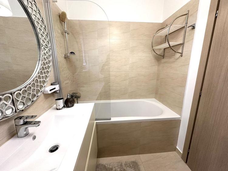 Apartament cu 3 camere decomandat, mobilat în Băneasa