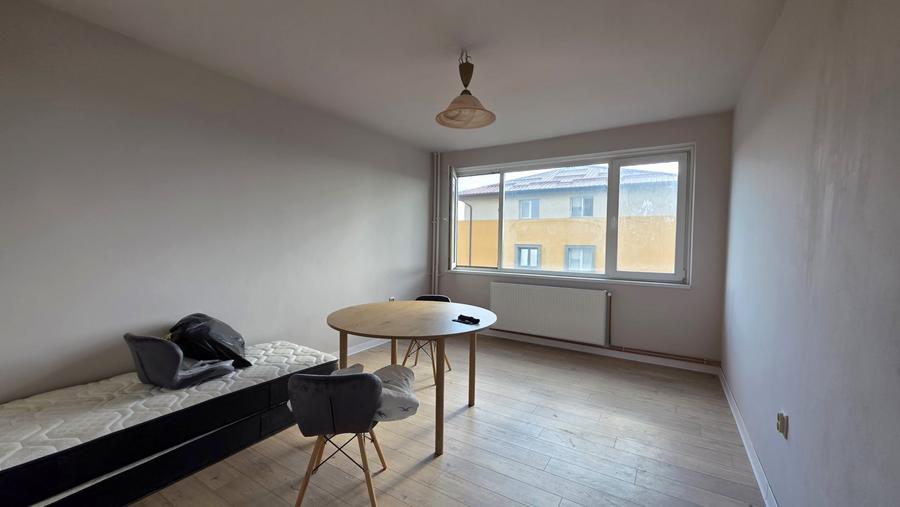 Apartament cu 2 camere decomandat, mobilat în Complex Studențesc