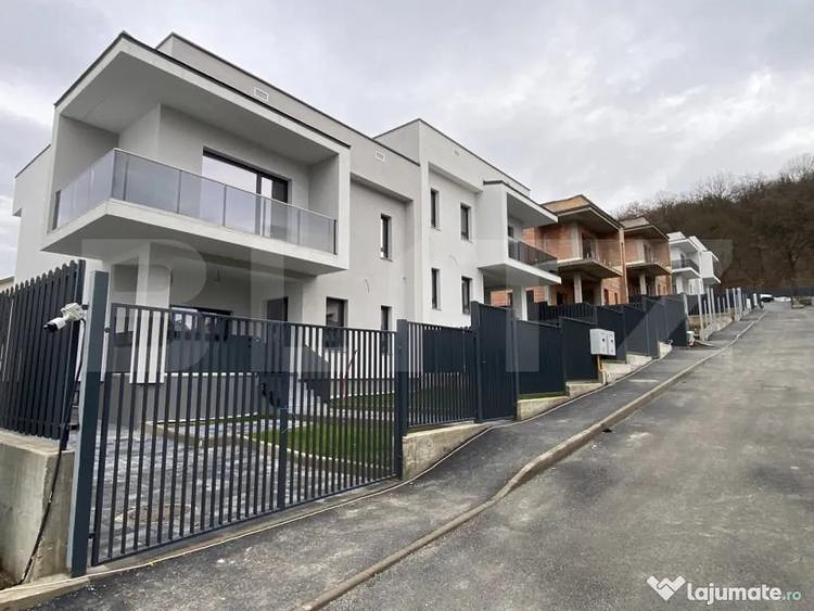 Casă cu 4 camere cu Teren 370 Mp în Dezmir