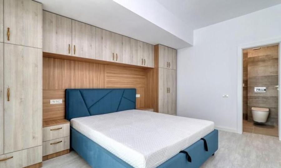 Apartament cu 3 camere semidecomandat, mobilat în Decebal