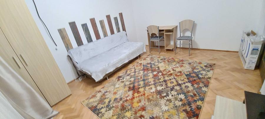 Garsonieră decomandată în Central