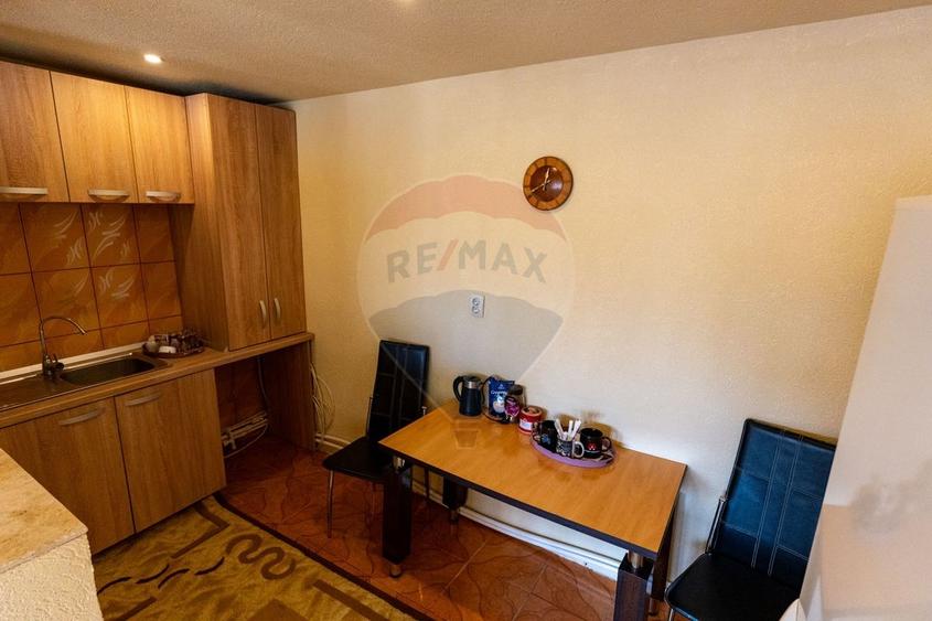 Casă individuală cu 3 camere cu Teren 2497 Mp în Central