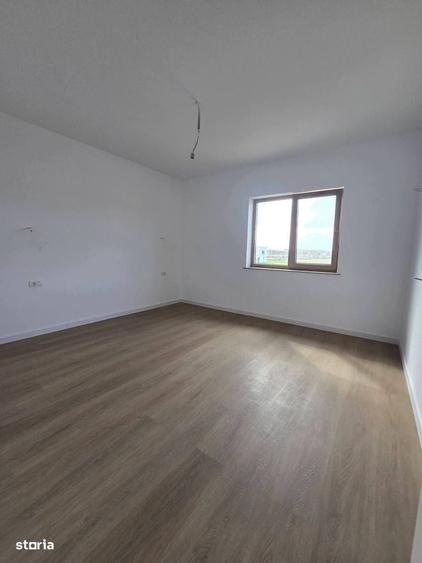 Casă cu 4 camere cu Teren 444 Mp în Dobroești