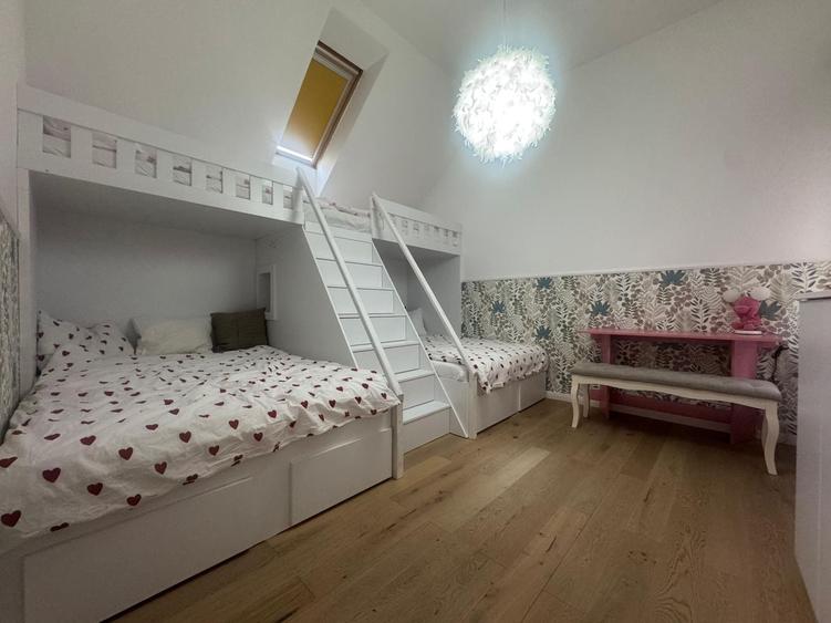 Casă cu 6 camere cu Canalizare în Bran