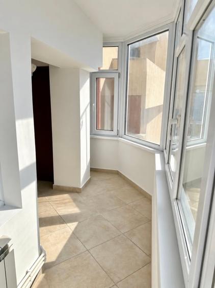 Apartament cu 3 camere decomandat, mobilat în Peninsula