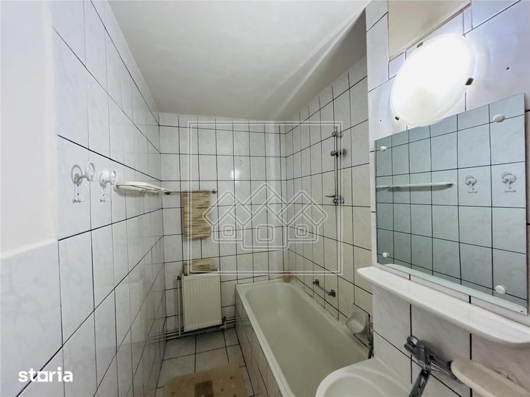 Apartament cu 3 camere decomandat în Terezian