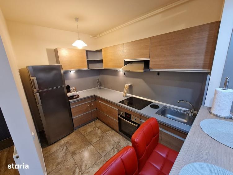 Apartament cu 3 camere decomandat în Intim