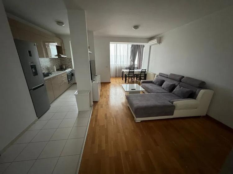 Apartament cu 3 camere semidecomandat, mobilat în Berceni