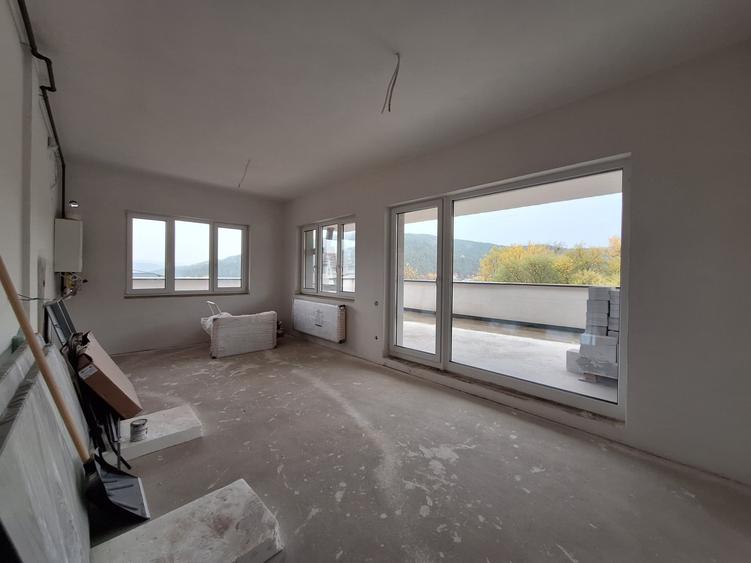 Apartament cu 3 camere semidecomandat în Florești