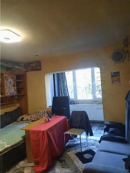Apartament cu 3 camere decomandat în Girocului