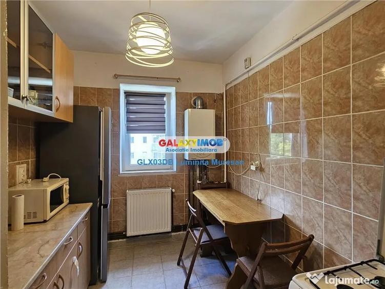 Apartament cu 3 camere semidecomandat în Micro 9