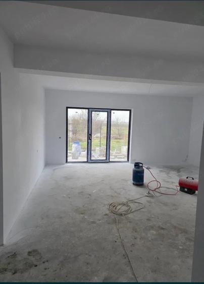 Casă cu Teren 480 Mp în Agigea