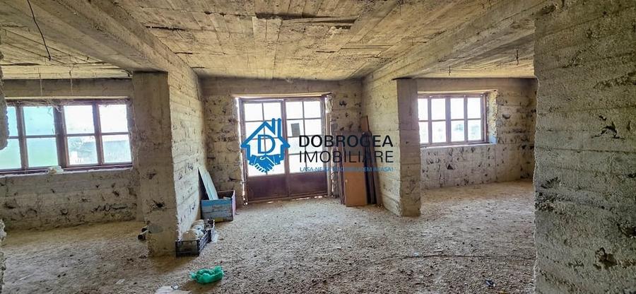 Casă cu 5 camere cu Teren 1250 Mp în Mahmudia