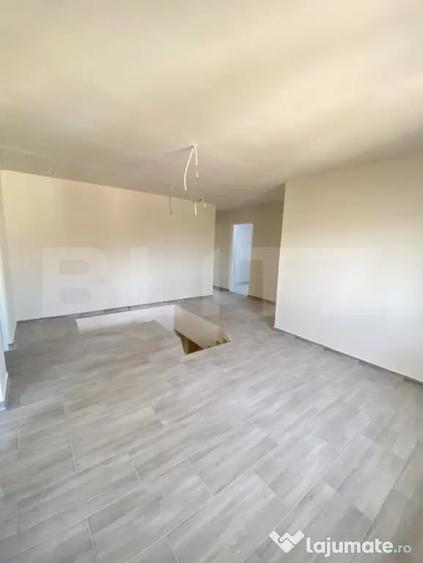 Apartament cu 7 camere decomandat în Central