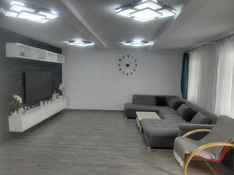 Casă cu 5 camere cu Teren 650 Mp în Albota