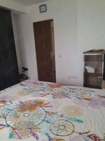 Apartament cu 3 camere semidecomandat în Florești