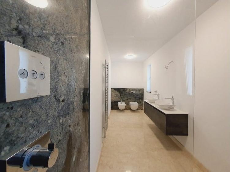 Casă cu 6 camere cu Teren 290 Mp în Nordului