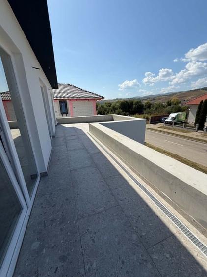 Casă individuală cu 4 camere cu Canalizare în Exterior Sud