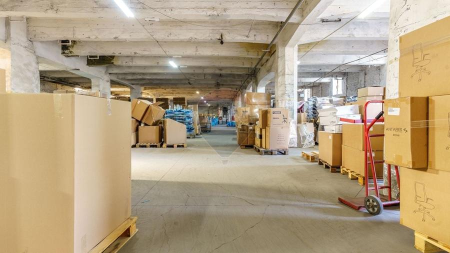 Spațiu industrial, de 11,077.849609375 mp, în Iris