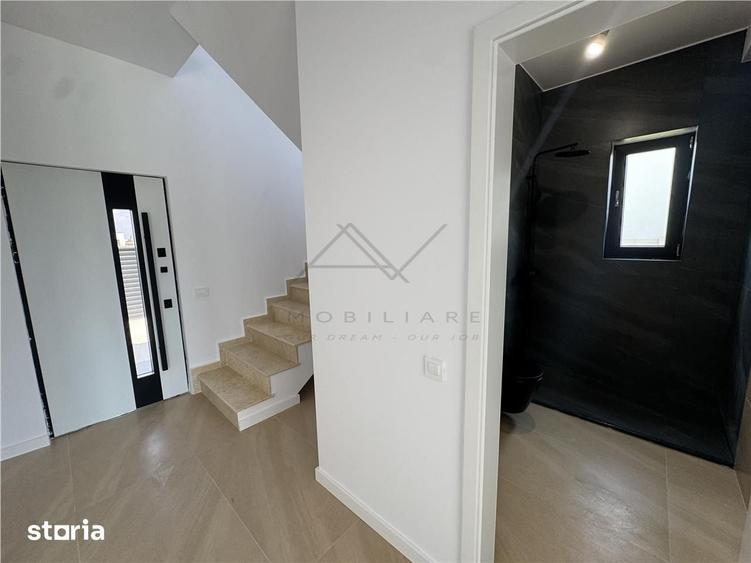 Casă cu 4 camere cu Teren 425 Mp în Olteni