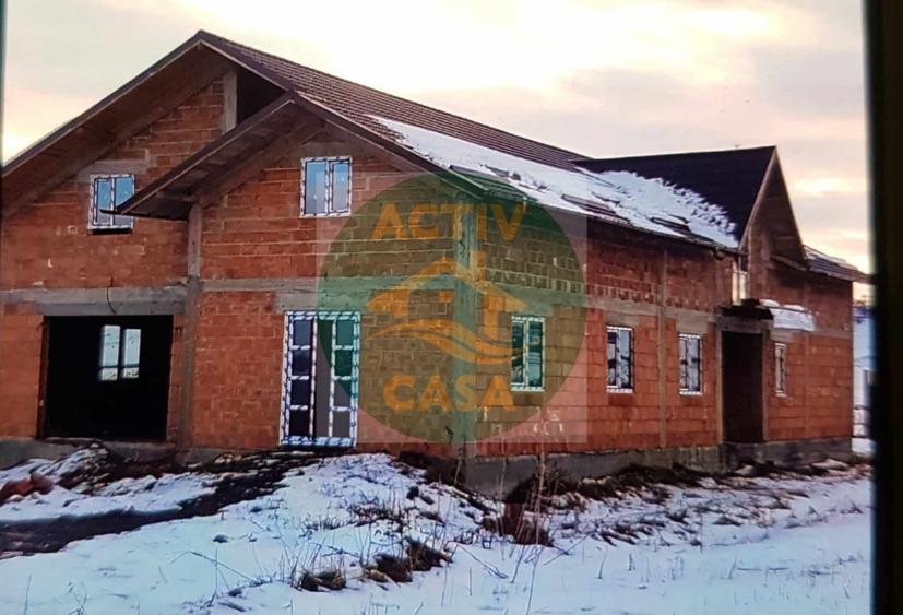 Casă cu 5 camere cu Teren 1300 Mp în Central