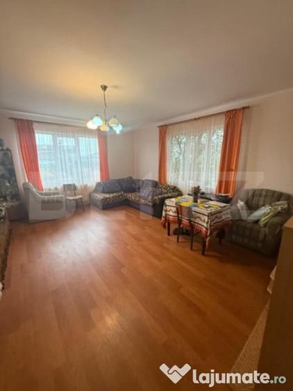 Casă cu 7 camere cu Teren 1000 Mp în Central