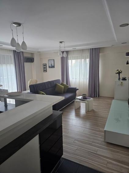 Apartament cu 3 camere decomandat, mobilat în Central