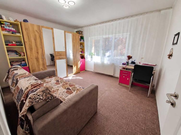 Apartament cu 3 camere decomandat în Micro 17