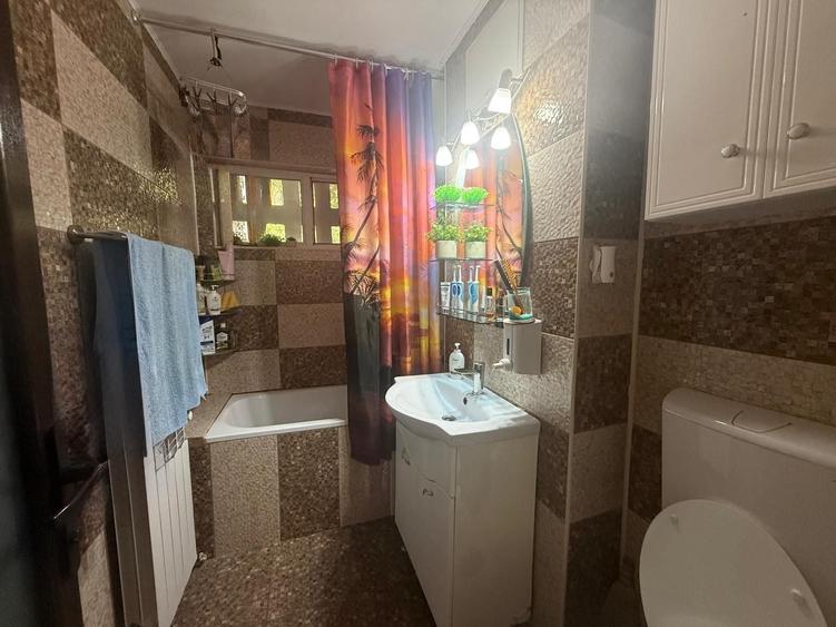 Apartament cu 3 camere semidecomandat în Central