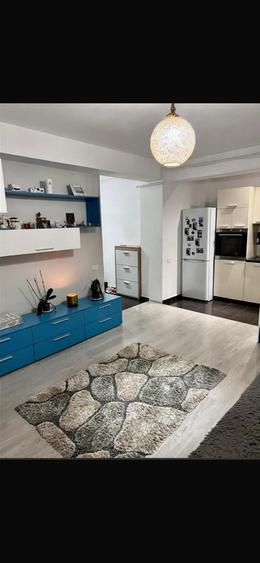 Apartament cu 3 camere semidecomandat în Militari
