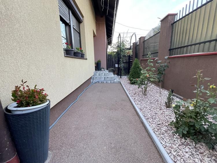 Duplex cu 3 camere cu Canalizare în Săcălaz