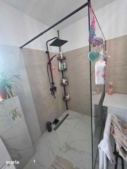 Casă cu 3 camere decomandat cu Teren 497 Mp în Central