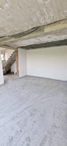 Duplex cu 3 camere cu Teren 240 Mp în Nord-Est