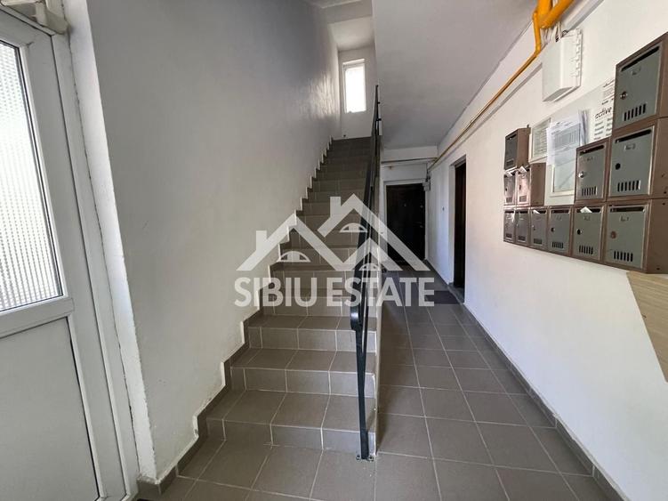 Apartament cu 3 camere decomandat, mobilat în Șelimbăr
